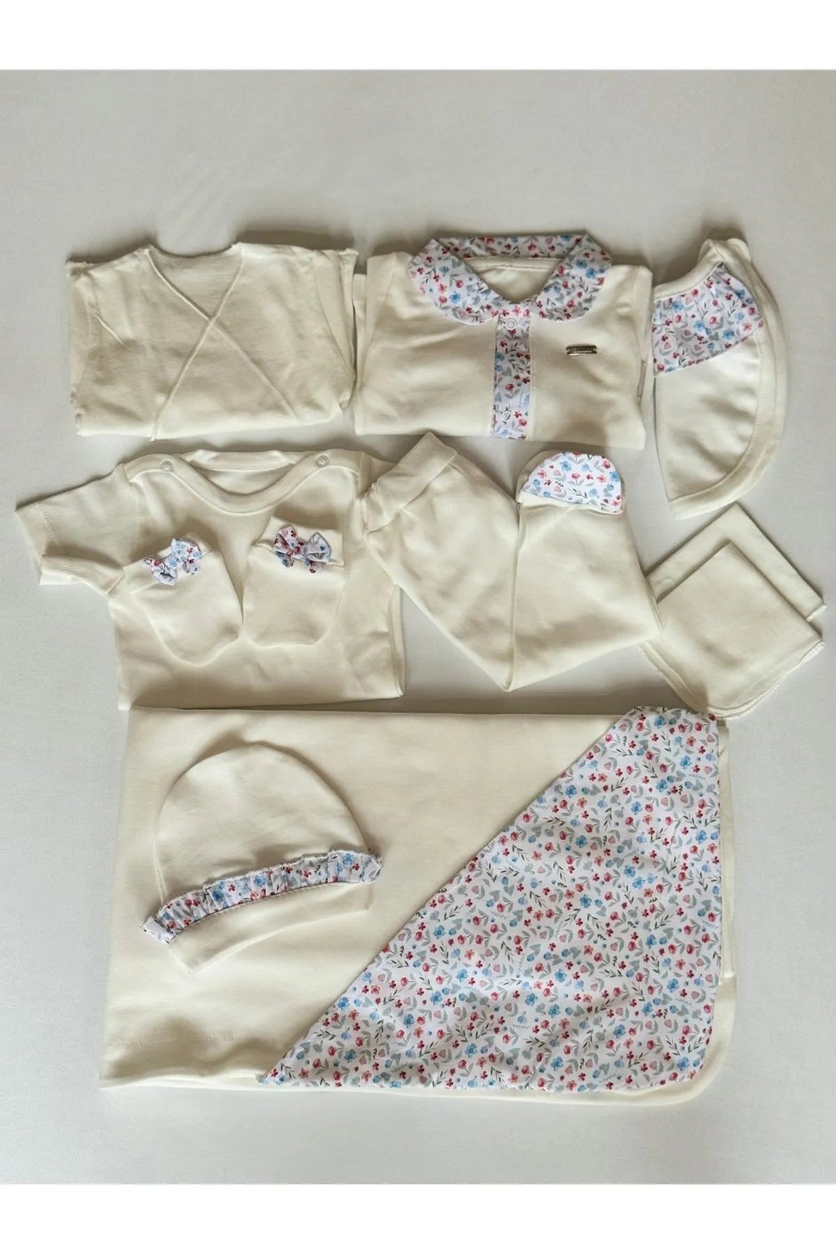 Çiçekli Kız Bebek 10'lu Hastane Çıkışı Zıbın Seti