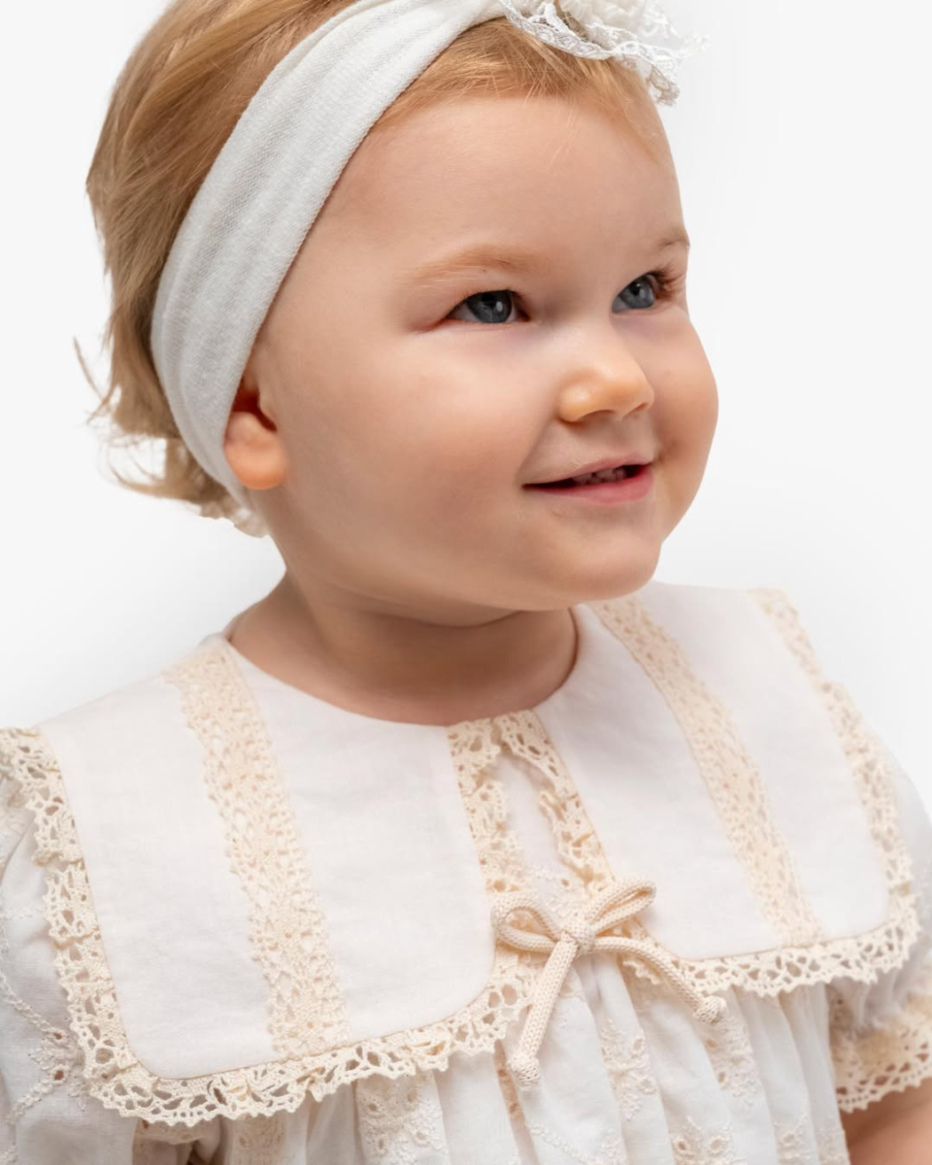 Lily Fisto Detaylı Brodeli Kız Bebek Elbise