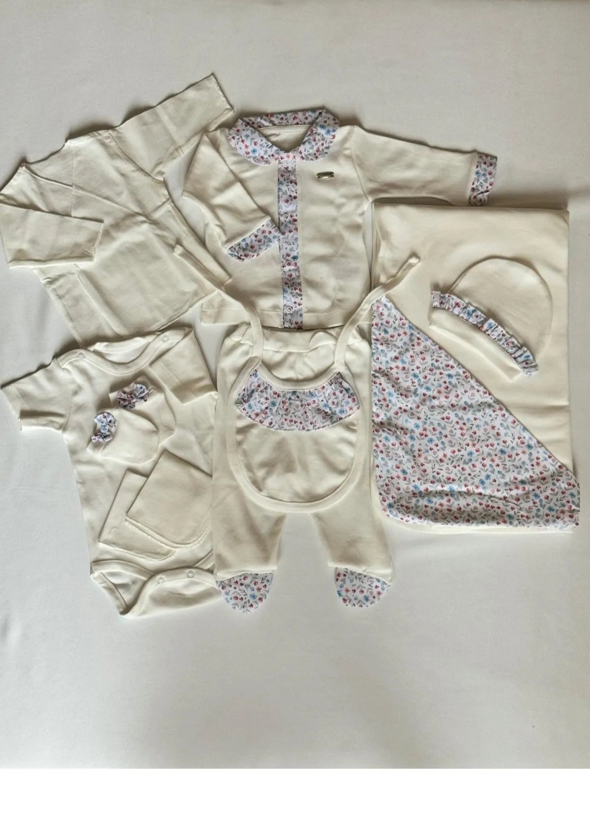 Çiçekli Kız Bebek 10'lu Hastane Çıkışı Zıbın Seti