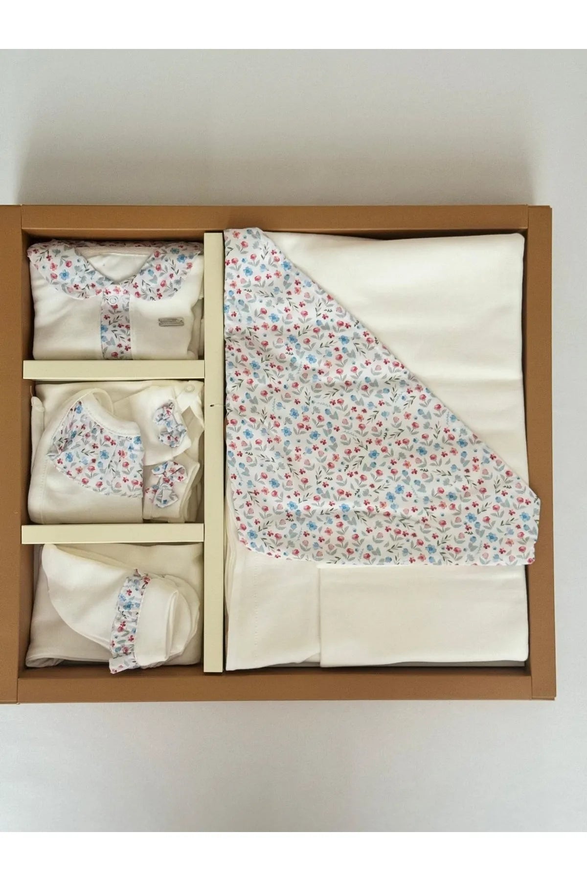 Çiçekli Kız Bebek 10'lu Hastane Çıkışı Zıbın Seti