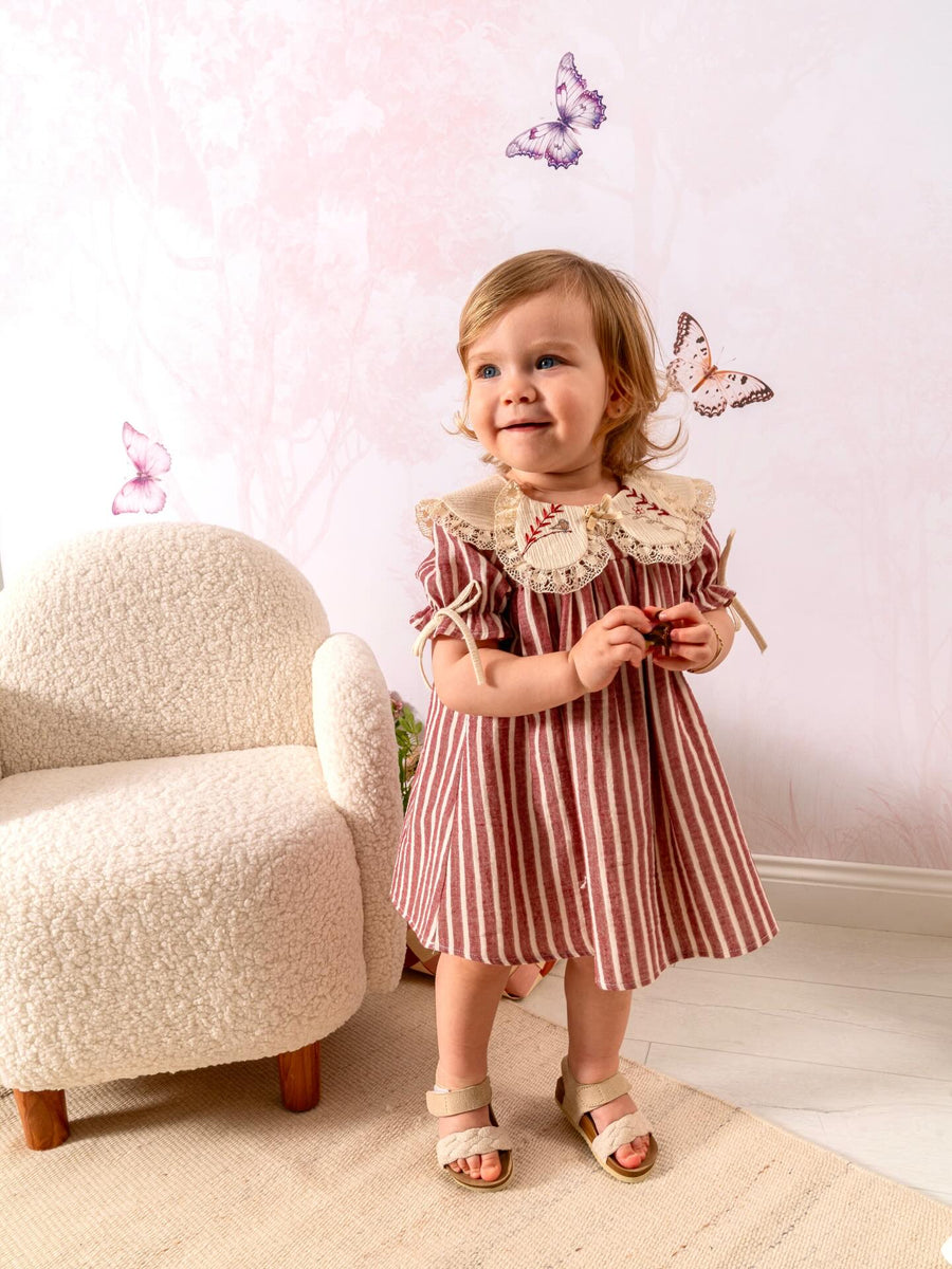 Vintage Nakış Yakalı Fiyonklu Tokalı Kız Bebek Elbise