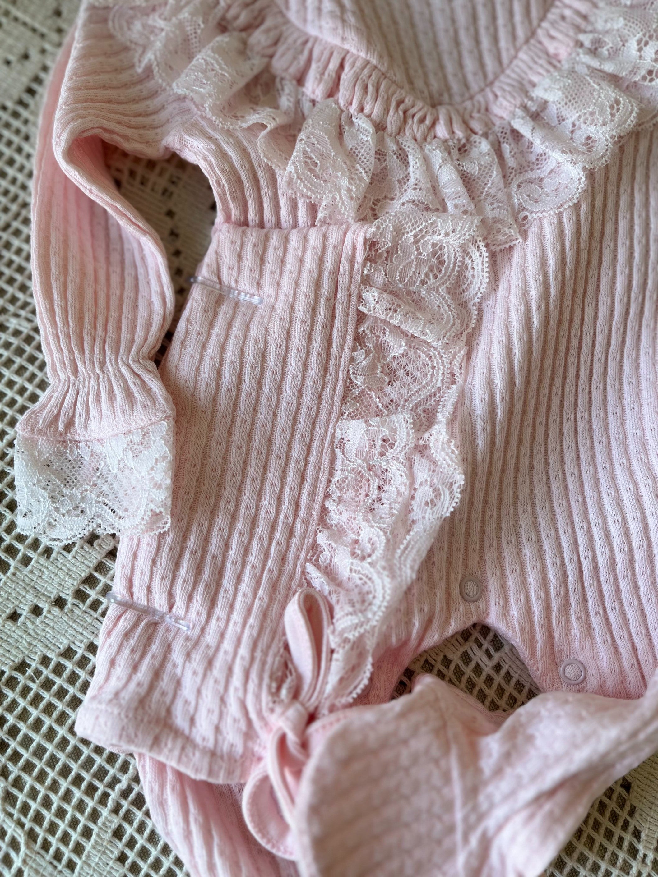 Fistolu Jakarlı Kız Bebek Tulum, Şapka Seti, Pembe