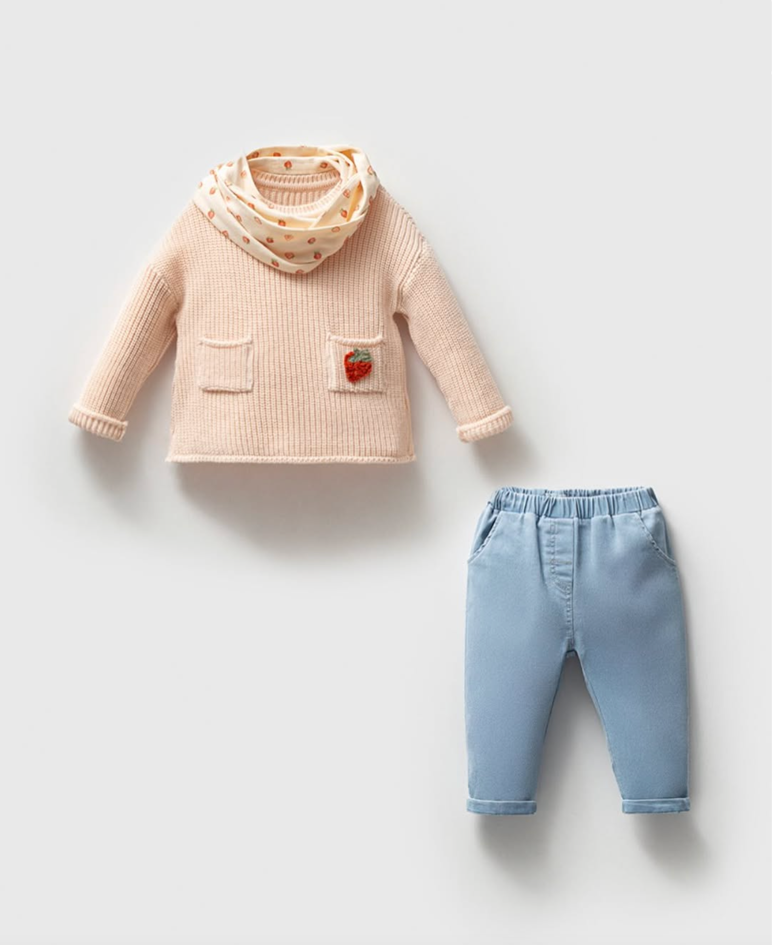 Triko Kazaklı Çilek İşlemeli Kız Bebek 3'lü Takım