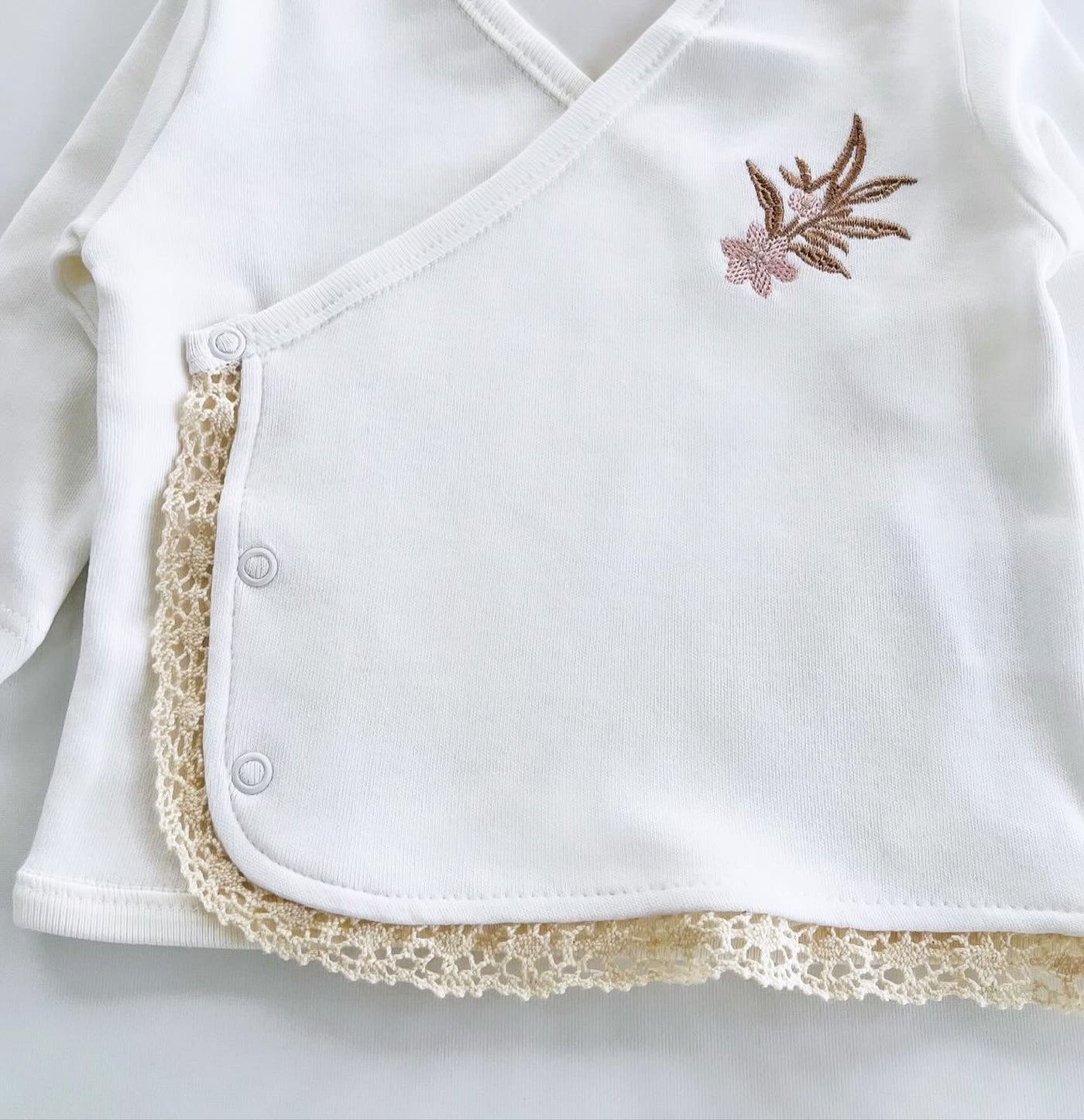 Crispy Flower Çiçek Nakışlı Dantelli Yenidoğan Kız Bebek 10lu Hastane Çıkış Seti