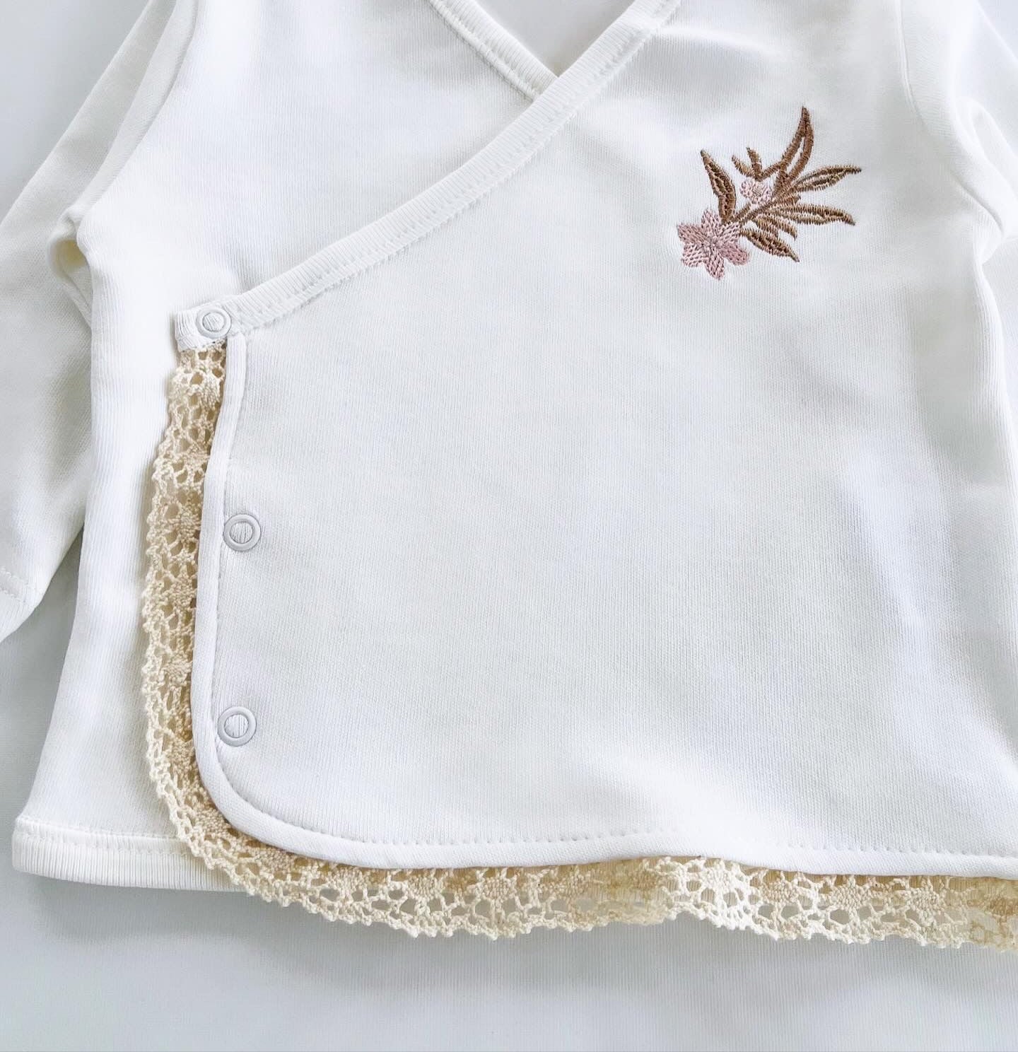 Crispy Flower Çiçek Nakışlı Dantelli Yenidoğan Kız Bebek 10lu Hastane Çıkış Seti