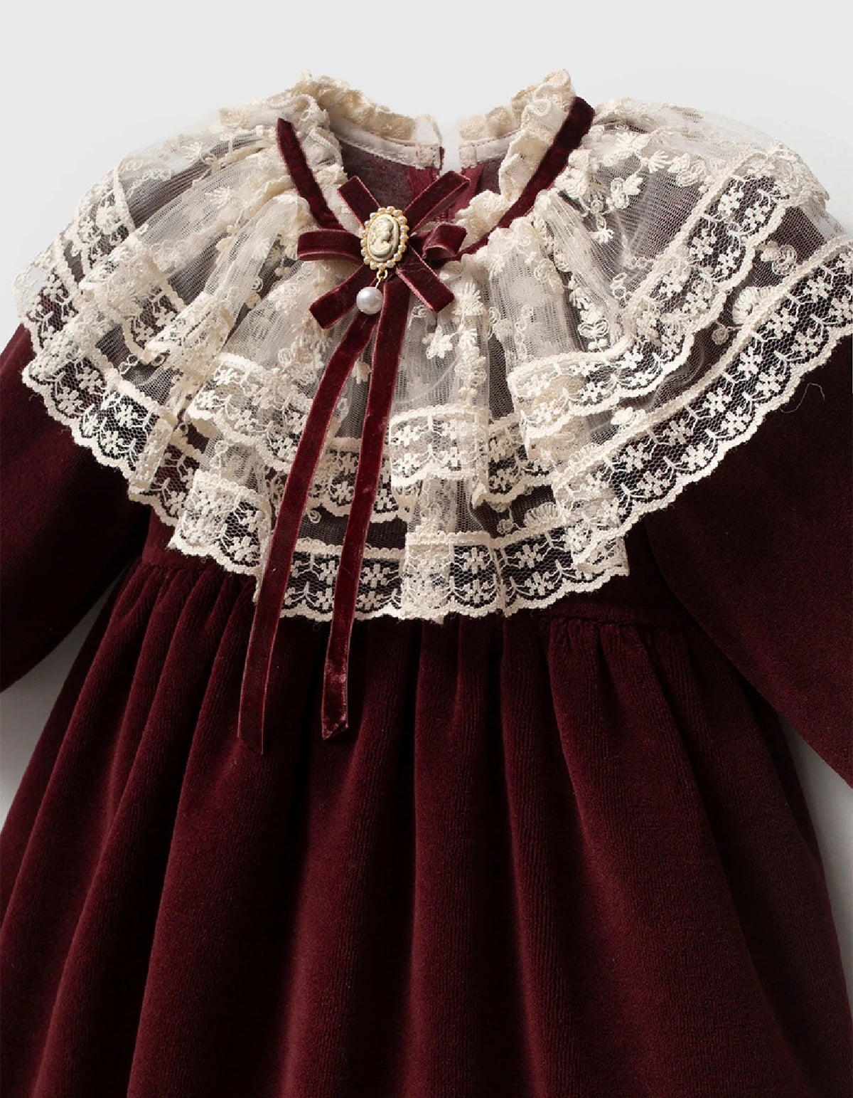 Madalyon Detaylı Dantel Yakalı Kız Bebek Bordo Kadife Vintage Elbise