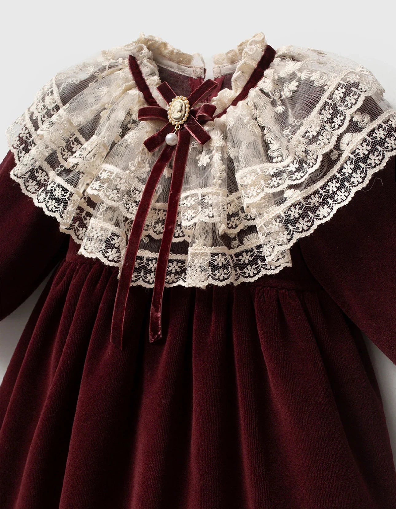 Madalyon Detaylı Dantel Yakalı Kız Bebek Bordo Kadife Vintage Elbise