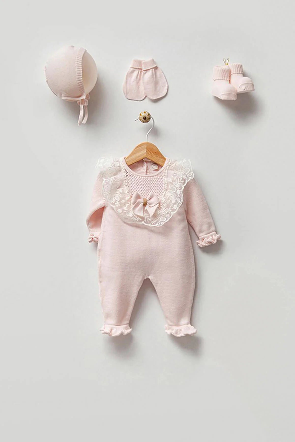Dantelli Fiyonk Detaylı Kız Bebek Triko Hastane Çıkışı Beşli Set